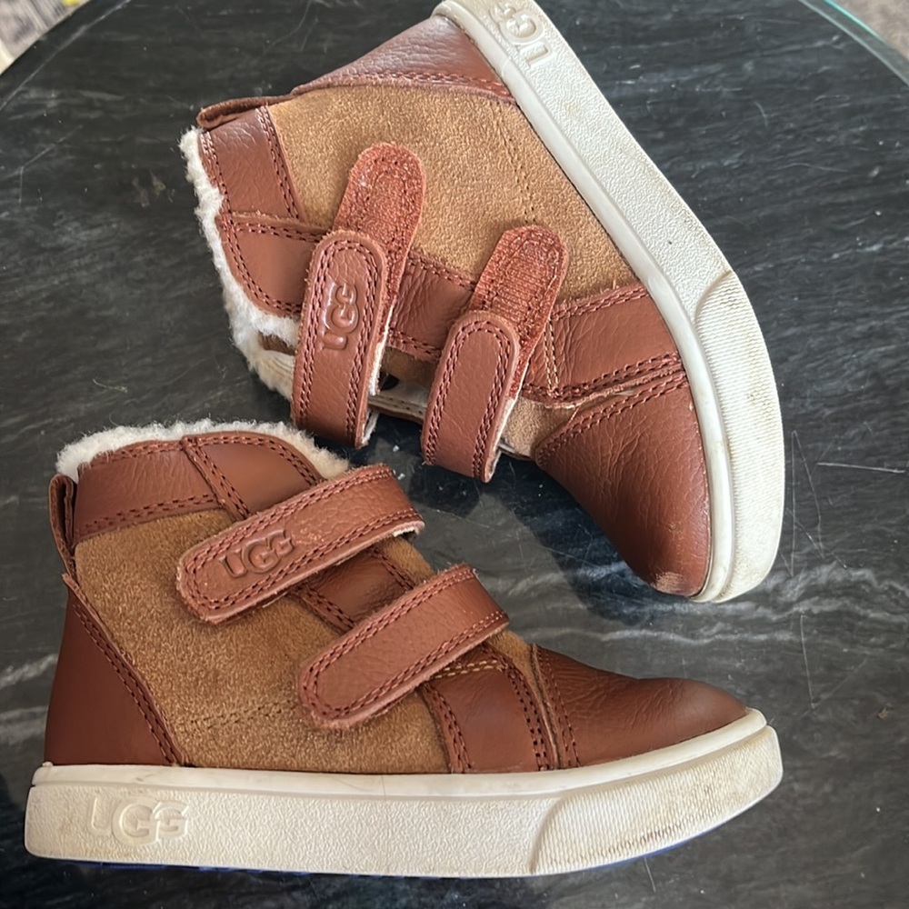 UGG Rennon II chestnut Boots with Velcro Straps and Fleece Lining